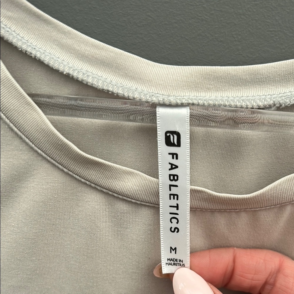 Fabletics Cream Muscle Tee Boxy Style - Picture 4 of 5